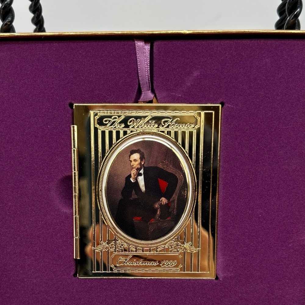 The White House‎ Christmas Ornament 1999 Abraham Lincoln Gold Plated